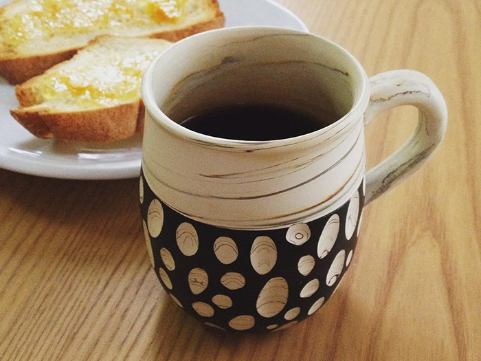 朝のコーヒーは、お気に入りのマグカップで